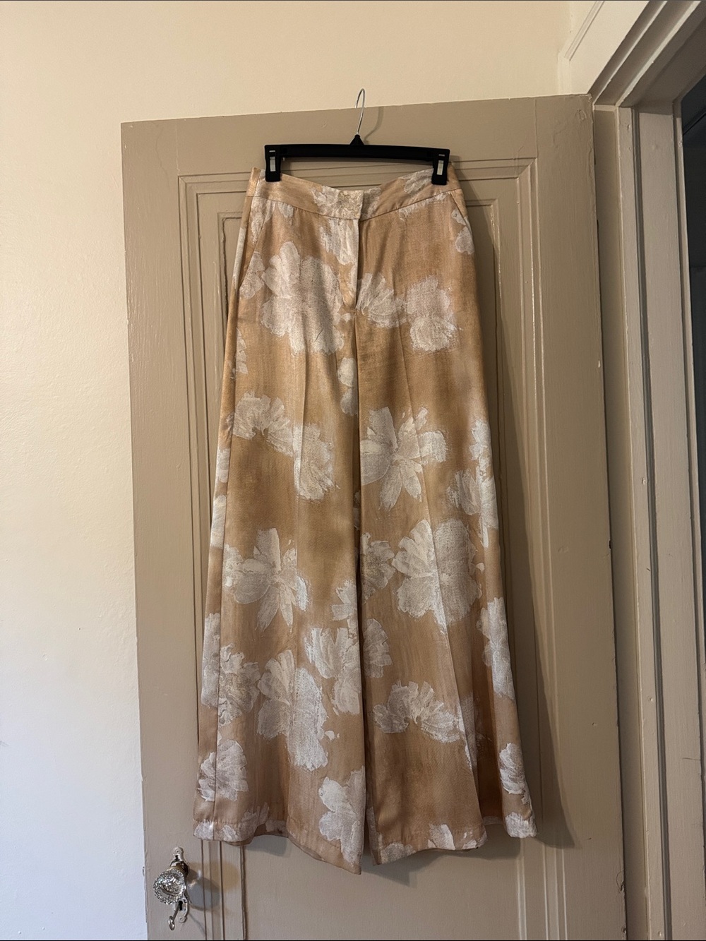 Zara Tan Wide-Leg Pants with Cream Floral Jacquard